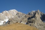 La majesté de l envers du Mont-Blanc avec le refuge Monzino