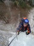 Boris moleste le piolet dans cascade sans nom de la rive gauche, janvier 08