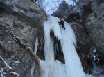 Nico profite d une voie bien rare, la cascade sans nom de la rive droite, janvier 2009