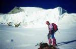 Dent d Hérens, voie Welzenbach, il y a des plats pour souffler, on a oublié la crème solaire et il y a un léger détail à franchir au dessus