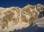 Versant est du Mont Maudit, de belles goulottes au soleil