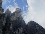 Le Sass Maor, dans les Dolomites, me rappelle fortement le Cerro Torre, les champignons de glace en moins, et une marche d approche complètement dérisoire en comparaison.