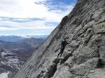 La longue descente se poursuit, dans la monotonie de cette face est