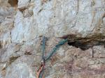 Un vieux spit dans une voie Messner?? il n a pas fait long, mais qui a osé?