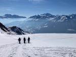 Montée au Niwen, depuis Jeizinen, face aux géants du Valais