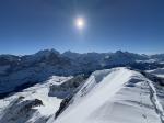 Du Schwarzhorn, la vue est épatante, mieux restituée depuis que j ai découvert l option "grand angle" sur mon tél...